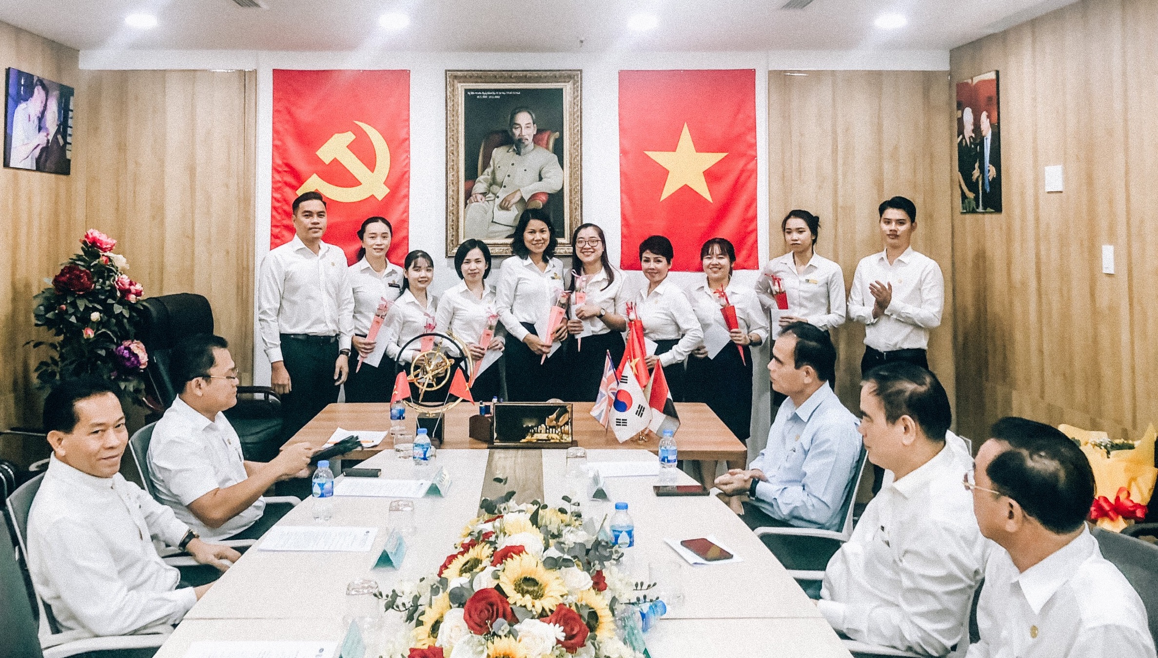 Lãnh đạo CCB GROUP chúc mừng cán bộ công nhân viên nữ nhân ngày 8/3