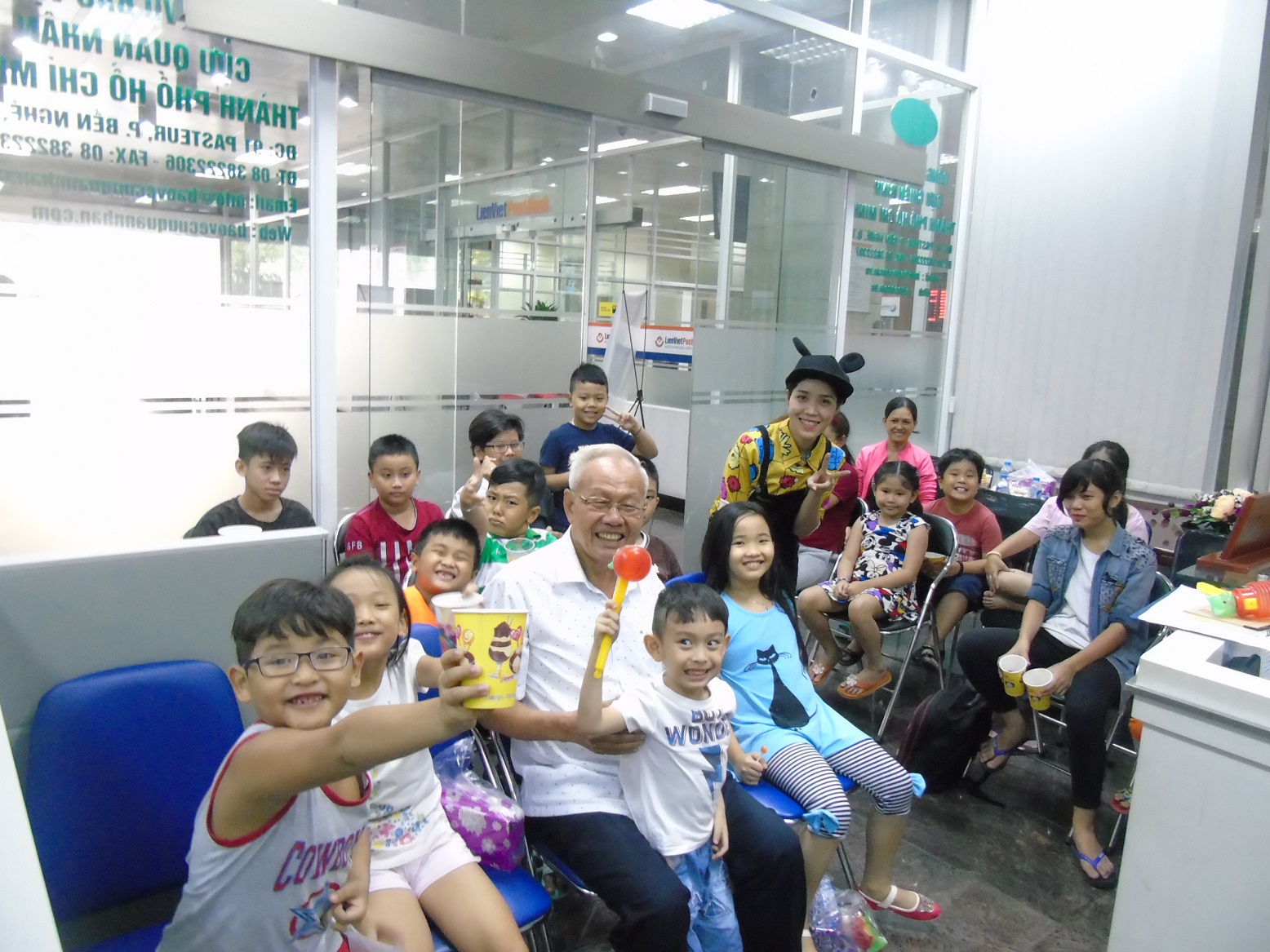 Lễ phát thưởng, tặng quà cho các cháu là con của CB-NV Công ty Cựu chiến binh có thành tích học tập tốt năm học 2016-2017