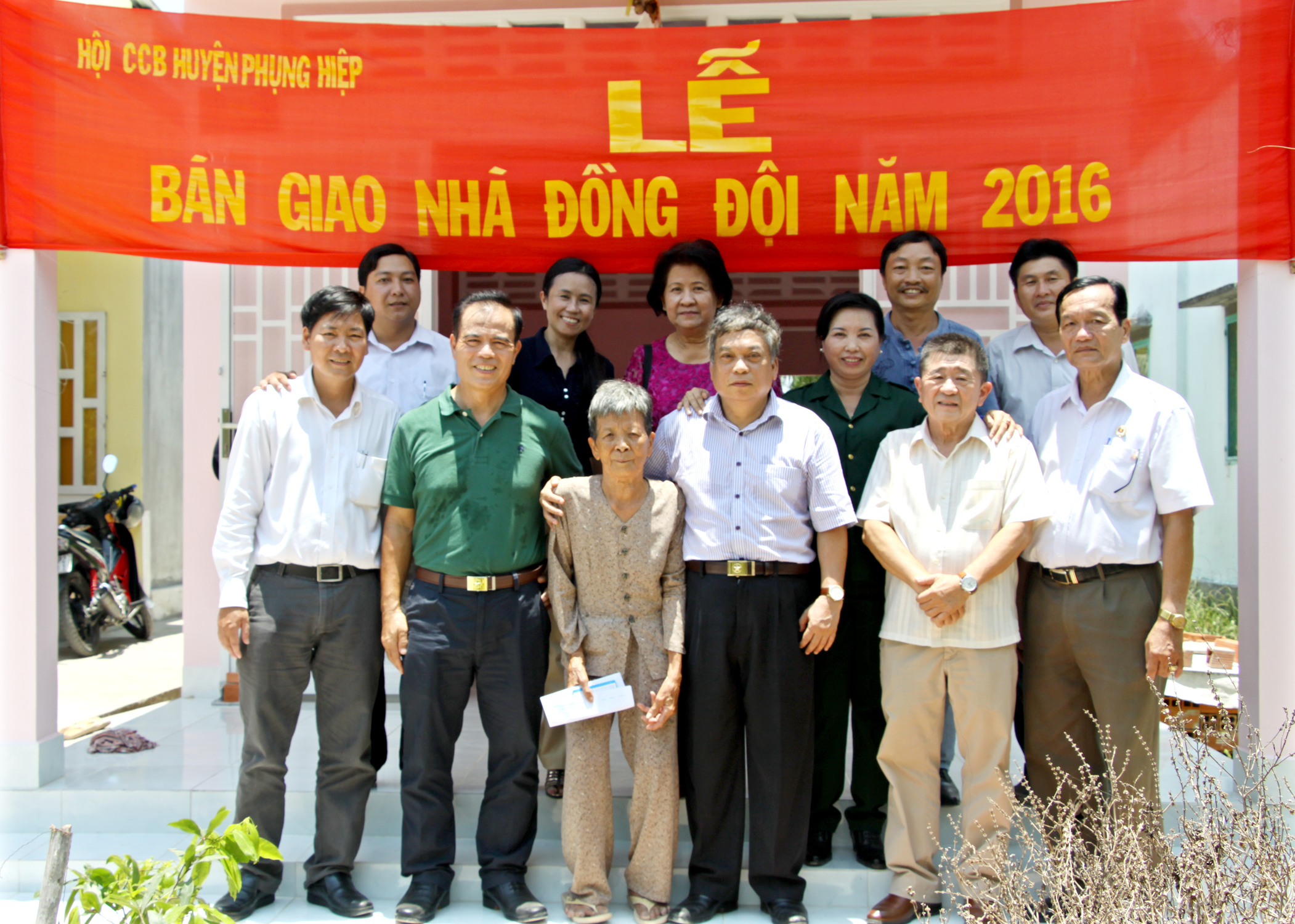 Trao tăng nhà nghĩa tình đồng đội tại huyện Phụng Hiệp tỉnh Hậu Giang