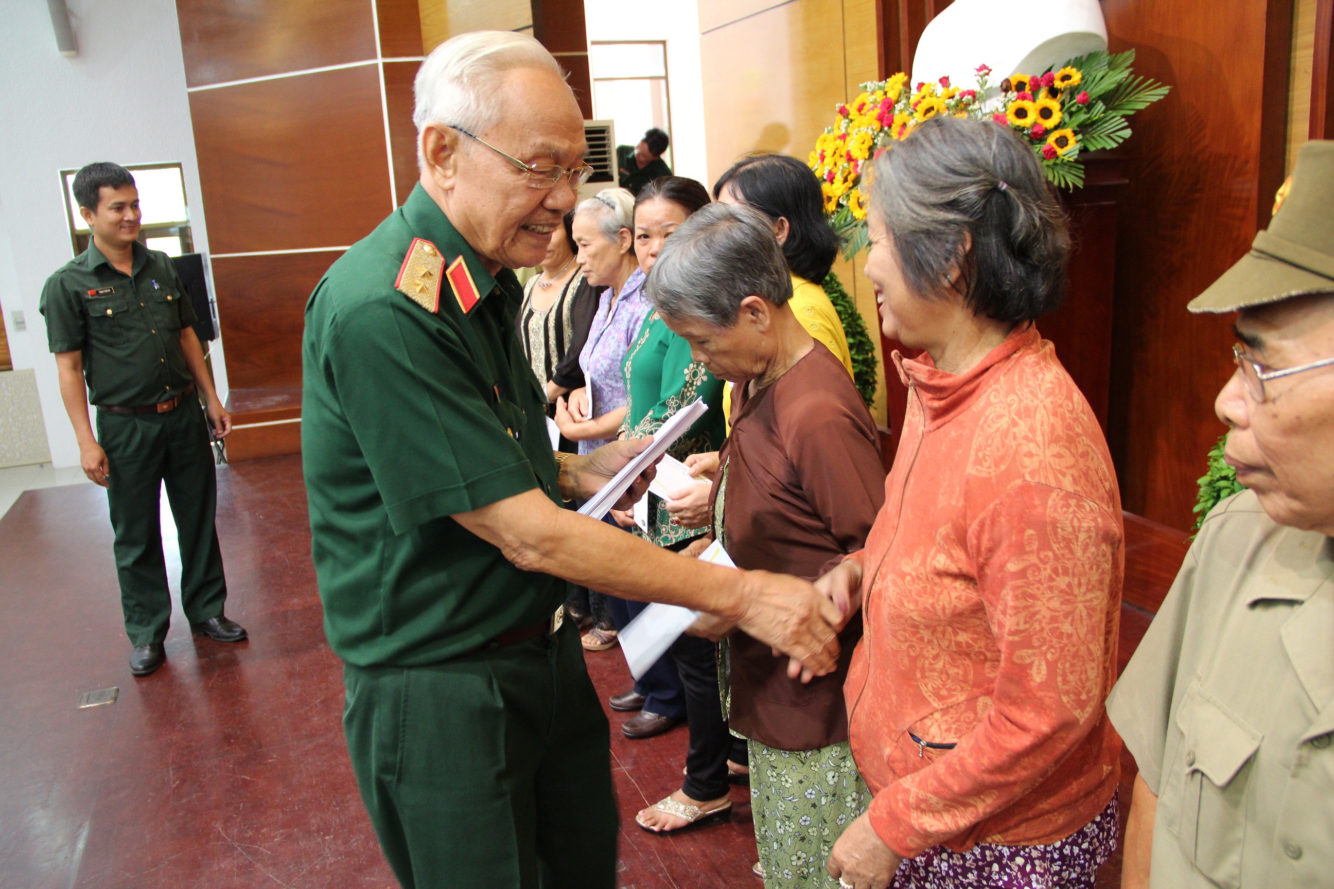 Hoạt động chính sách nhân kỷ niệm 69 năm ngày thương binh, liệt sĩ (27/7/1947-27/7/2016)
