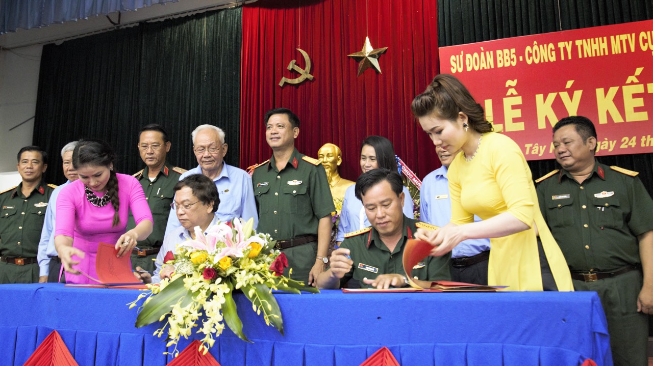 Lễ kết nghĩa giữa Công ty Cựu chiến binh TP.HCM và Sư đoàn Bộ binh 5 (Quân Khu 7)