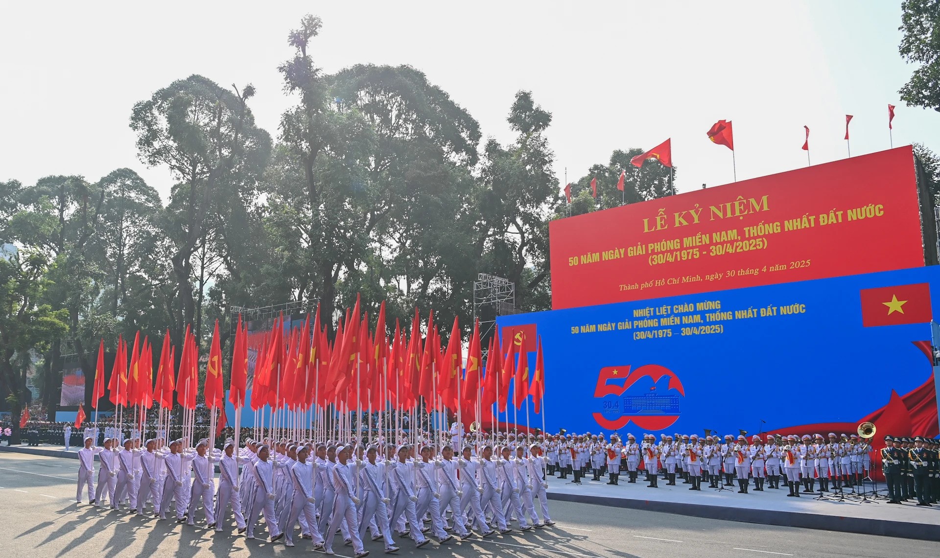 Diễu binh đại lễ 50 năm đất nước thống nhất: Lịch sử 30.4, lịch sử lòng dân