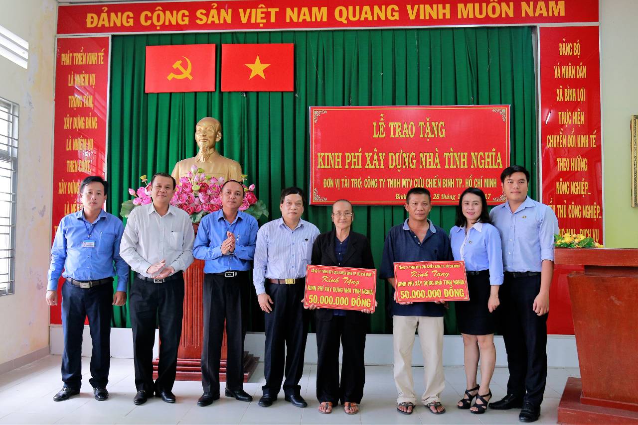 Công ty Cựu chiến binh TP. HCM tặng quà tại xã Bình Lợi, H. Bình Chánh